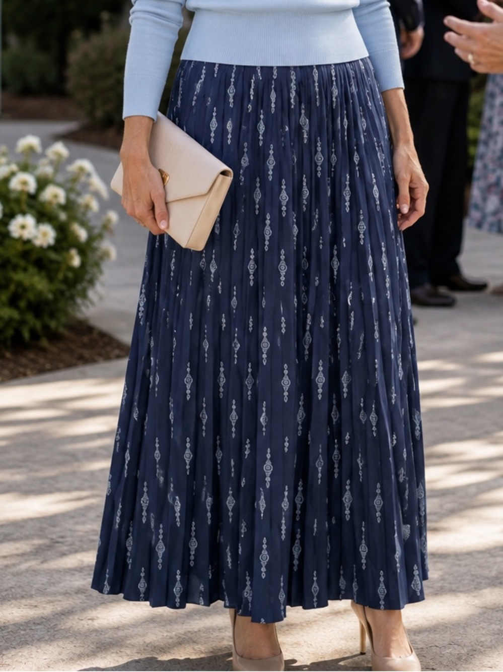 Cropped & Barrel Navy Pleated Midi Maxi Skirt Large Blue Print Elastic Waist